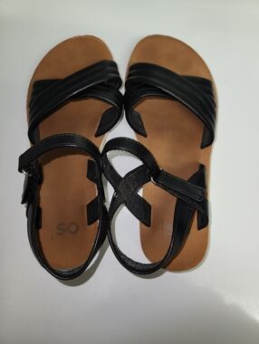 SO Kids Black and Tan Cross-Strap Sandals